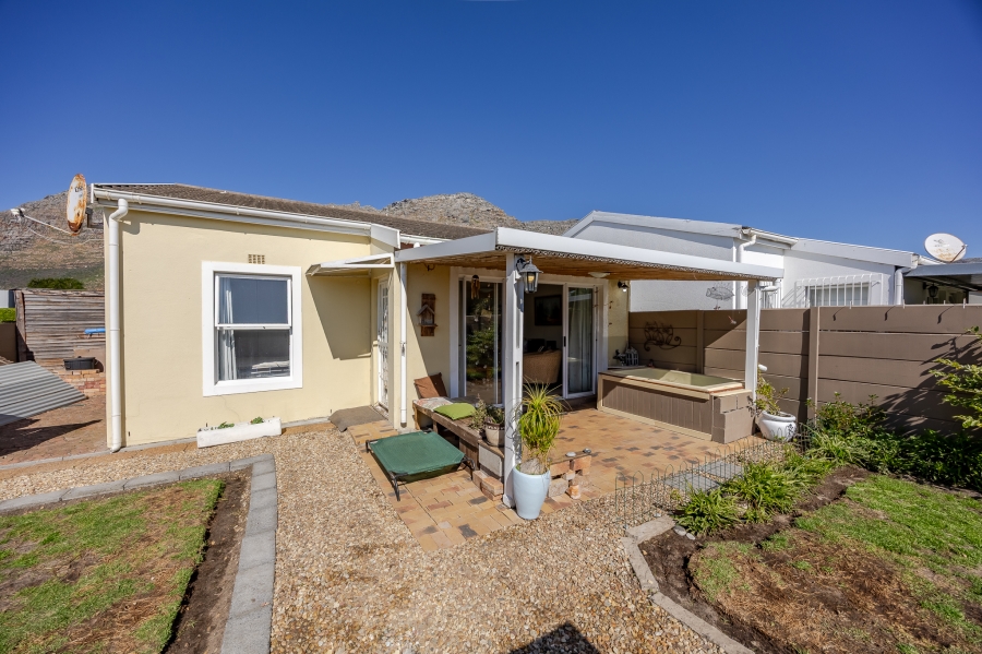 2 Bedroom Property for Sale in Lakeside Western Cape
